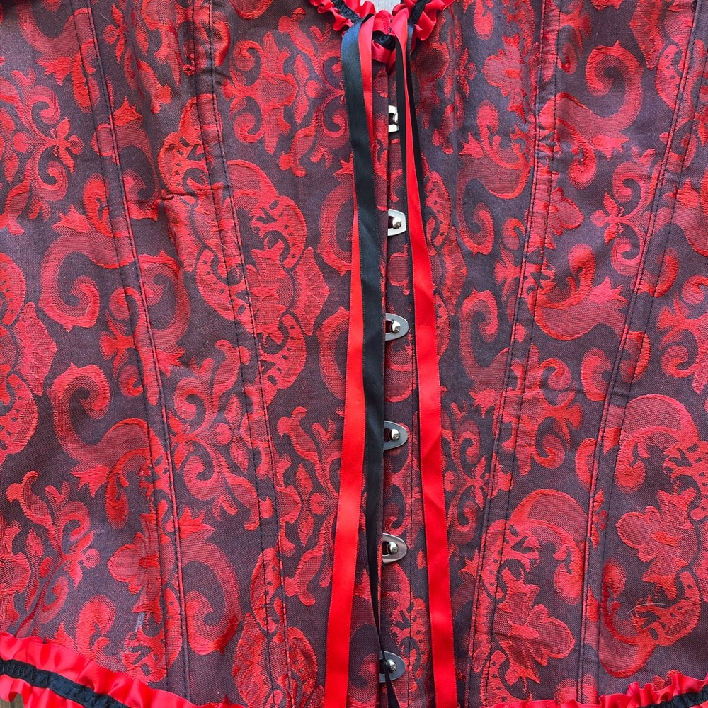 BOUTIQUE black & red paisley lace up corset with ruffle hem accent - Picture 4 of 7
